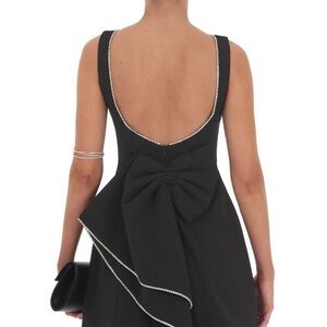 Elegant Black Dress with Bow Detail